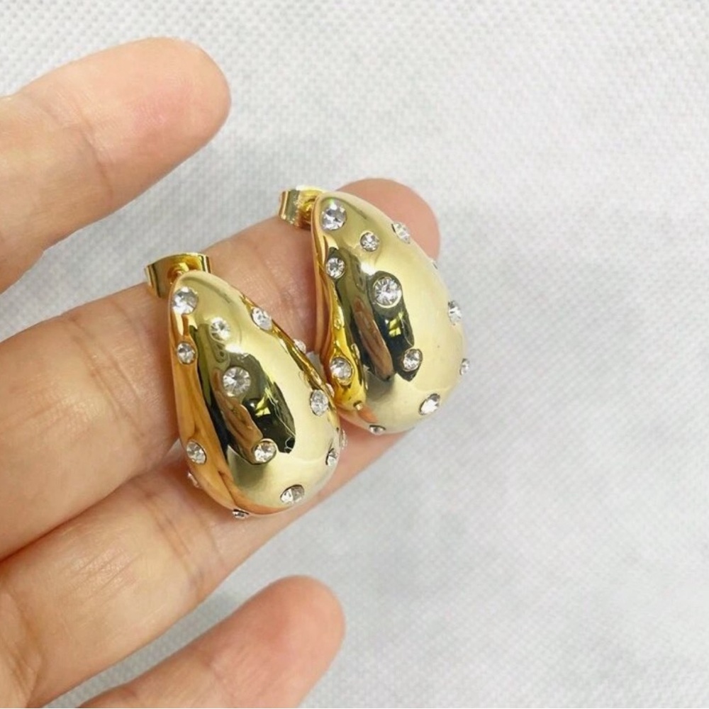Elegant Gold Earrings with Crystal Accents - Picture 3 of 4